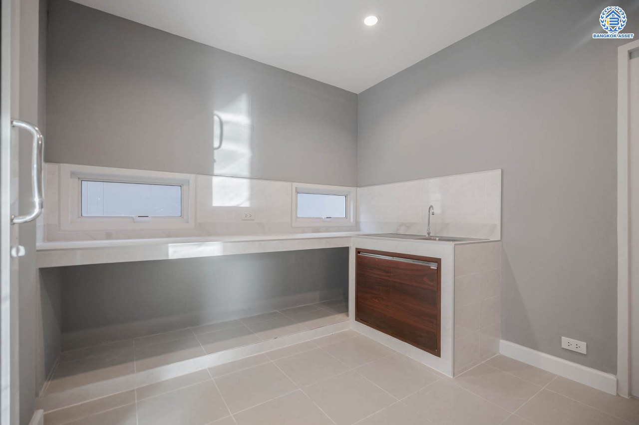 บ้านมือสองตกแต่งใหม่ โครงการ โนเบิล วานา วัชรพล ดีไซน์สุดโดดเด่น เนื้อที่ 68.5 ตร.ว. ฟังก์ชันจัดเต็ม 3 ห้องนอน 4 ห้องน้ำ 1 ห้องแม่บ้าน จอดรถได้ 2 คัน บนทำเลเดินทางสะดวก ใกล้เซ็นทรัลรามอินทรา, จุดขึ้นทางด่วน "สุขาภิบาล5-1" และรถไฟฟ้าสายสีชมพู "สถานีวัชรพล"